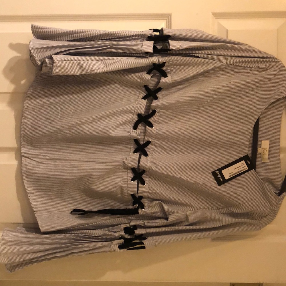NEVER WORN TAGS ON CRISS CROSS LONG SLEEVE